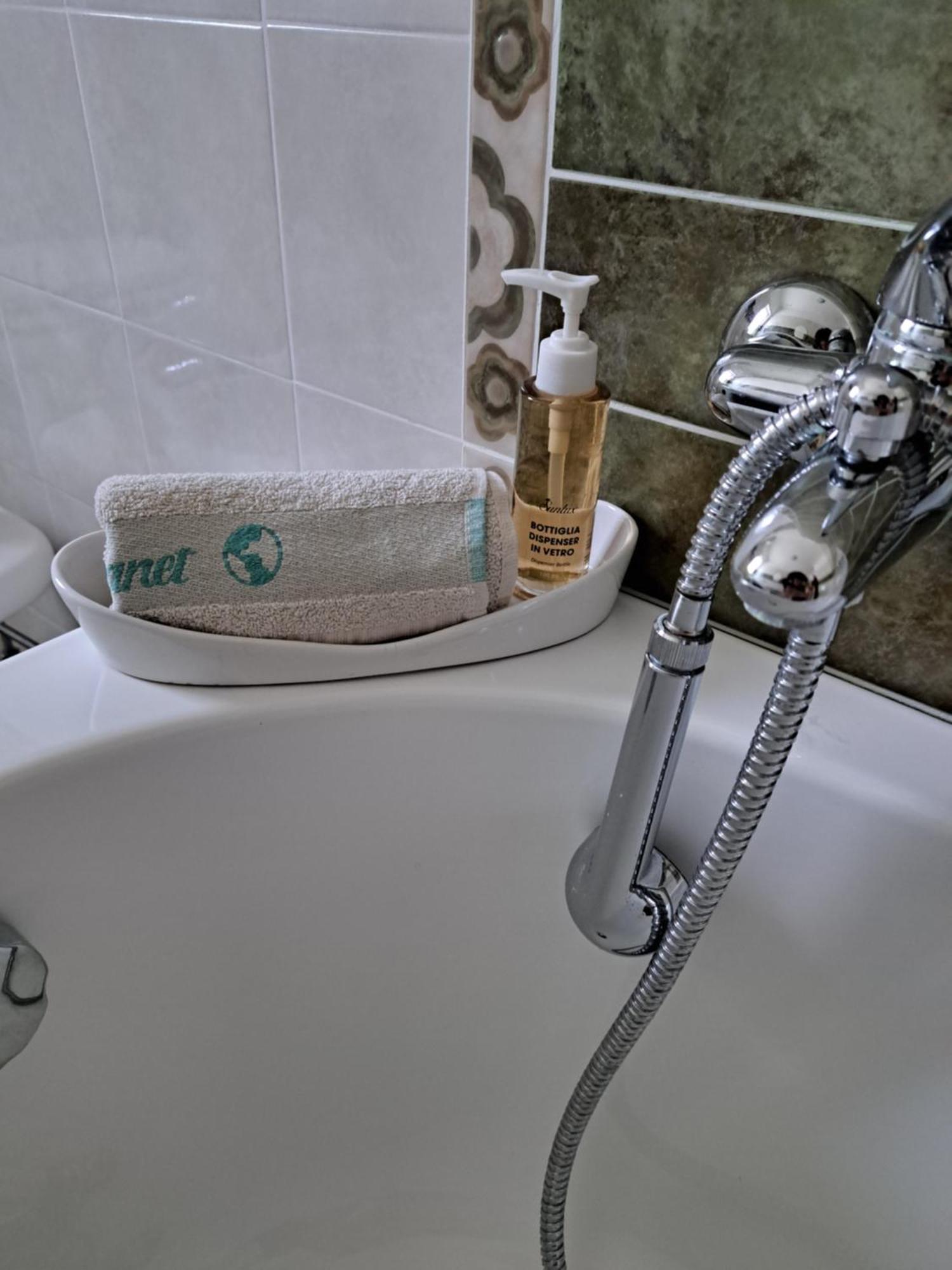 La Casa Di Mezzo-Affitti Brevi-Zona Ospedali Villa Busso Luaran gambar