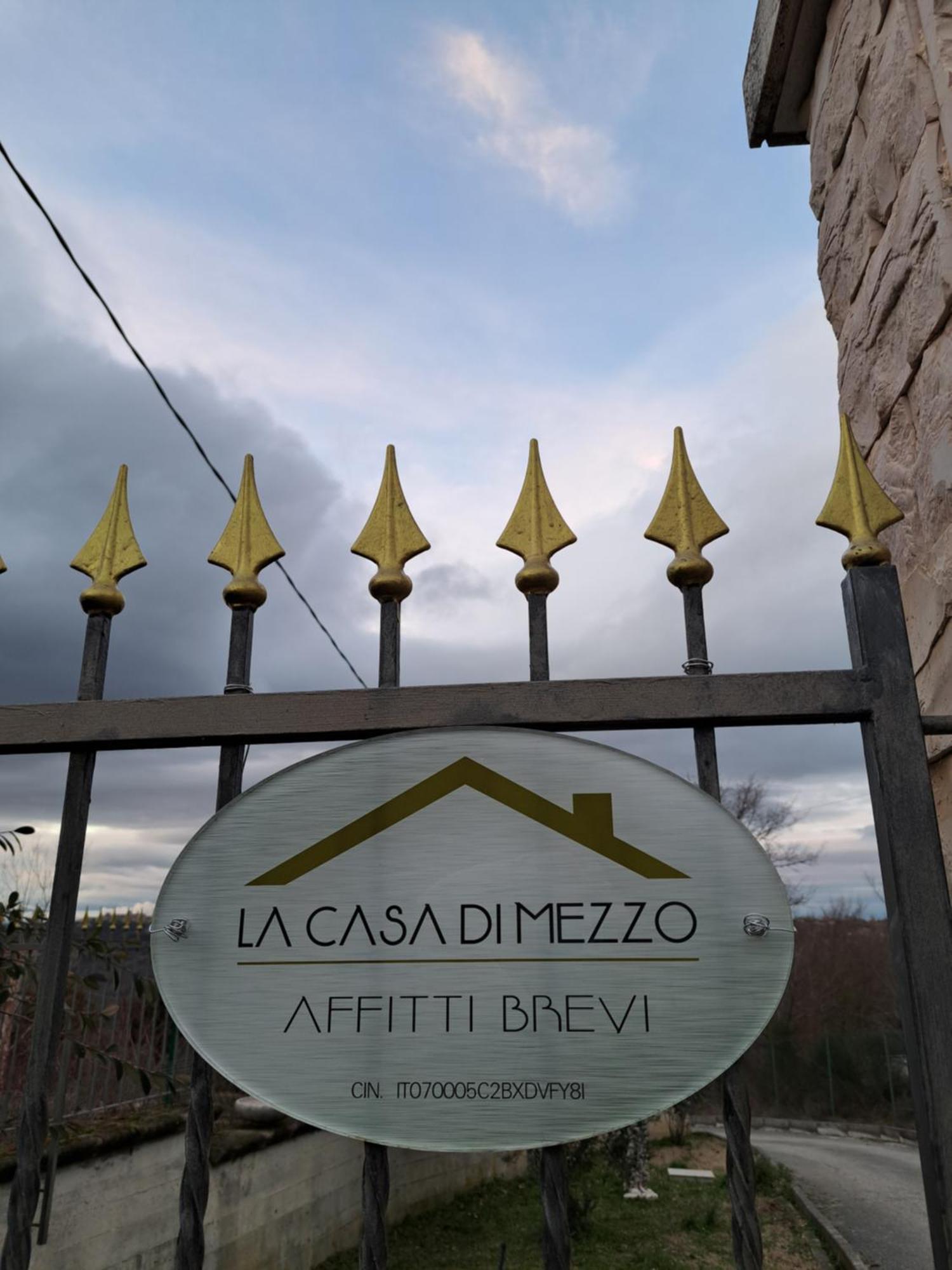 La Casa Di Mezzo-Affitti Brevi-Zona Ospedali Villa Busso Luaran gambar